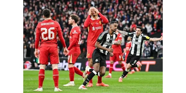 Liverpool je izgubio od Newcastle Uniteda u finalu Liga kupa Liverpool je izgubio od Newcastle Uniteda u finalu Liga kupa